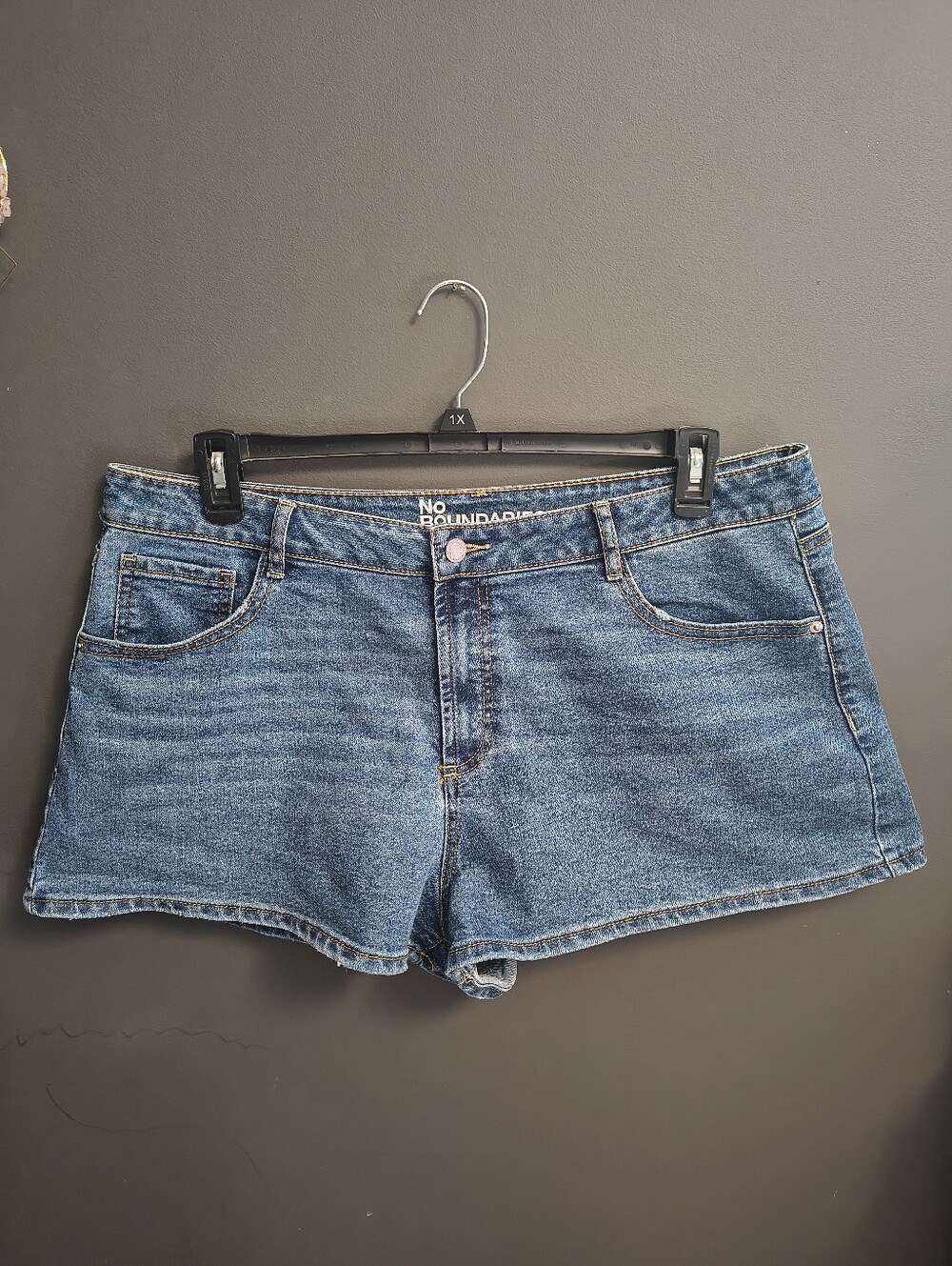 No Boundaries Classic Blue Denim Women's Jean Shorts Size 18